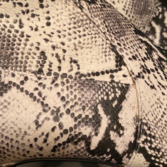 STEVE MADDEN BOOTS - Picture 12 of 17